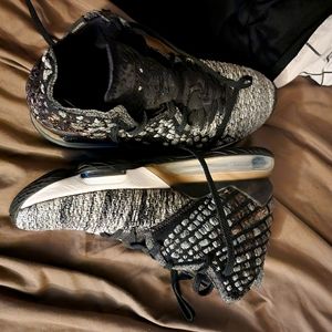 NIKE LEBRON XVII 17 THE ARENA SHOES SIZE 9.5 MENS BLACK WHITE OREO